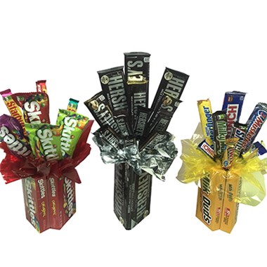 Candy-bouquet-sits-in-candy-made-container